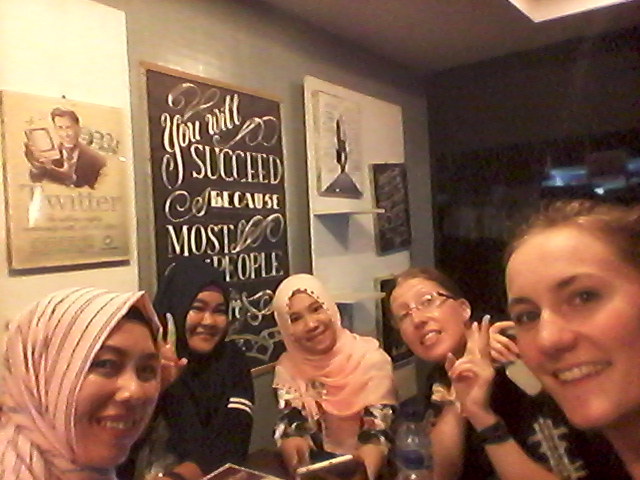 This crew has asked each other far more than 20 questions at this point. From left to right: the ebullent Mango (a.k.a. one of my favorite peeps), one of Mango's friends from out of town whose name escapes me now, Lya (a nurse), and the Sitemate Dream Team (a.k.a. Caitlin and me).