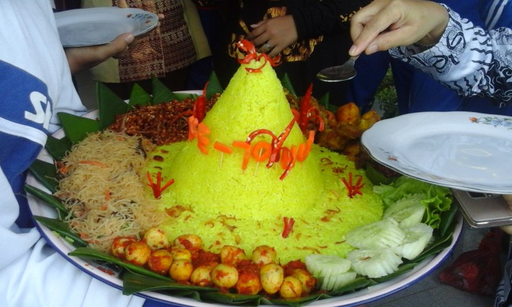 The festively decorated, saffron-infused rice that became a feast for teachers and students alike.