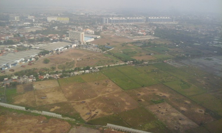 Flying into Jakarta. There is a lot more farmland in the immediate vacinity of a city that is one of the world's largest metropolises. 
