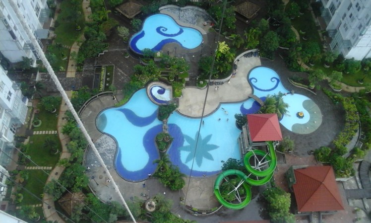 The apartment building had a lovely park on the seventh floor, complete with a fitness center, pool, jogging track, water slide, and gardens. We walked around a bit and enjoyed the cool breeze that comes at that altitude.