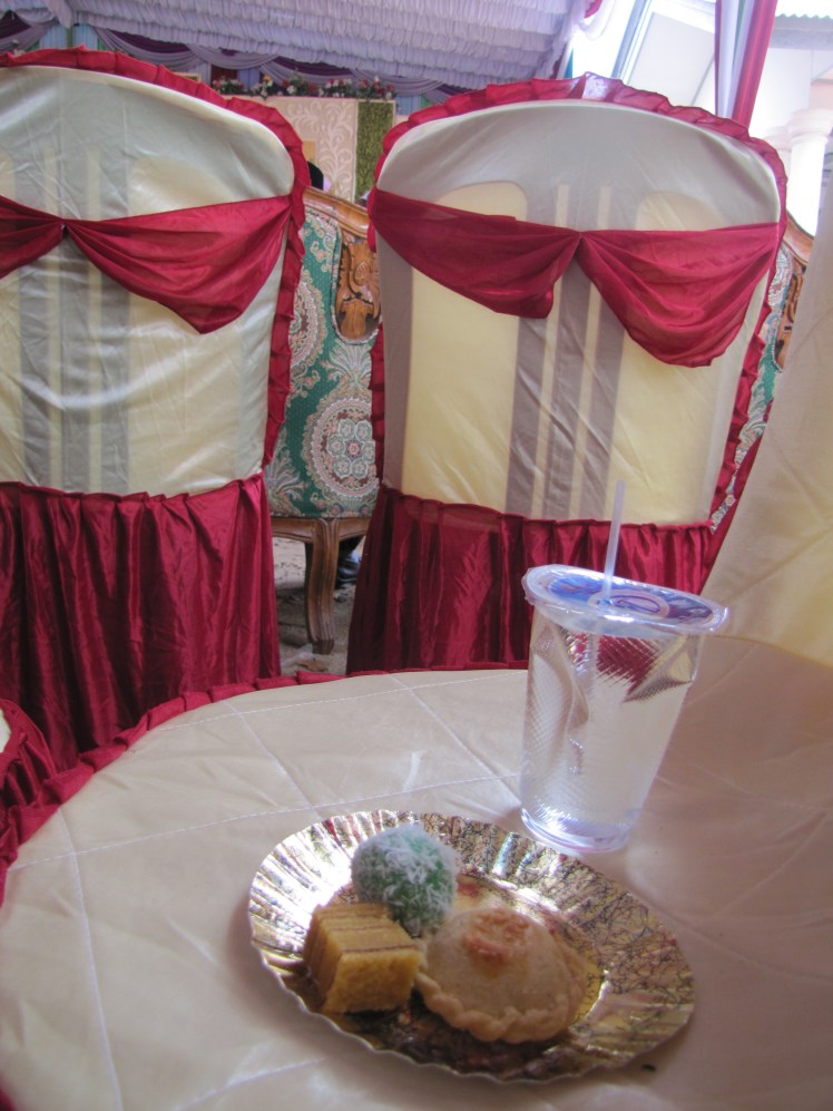 I am not the biggest fan of Indonesian desserts and try to find a way to inconspicuously avoid eating more than a tiny bite.