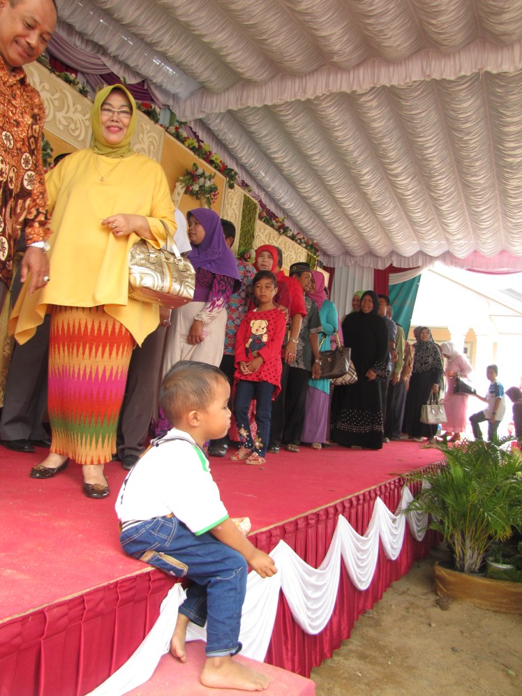 The bride and groom and in-laws must shake hundreds, perhaps thousands of hands throughout the course of the reception. Guests must shake hands with everyone upon arrival and before departing.