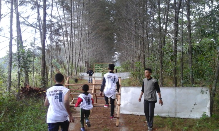 The Zombie run had obstacles in addition to zombies. Here we had to scale pyramids made out of sticks. Other obstacles included swinging on a rope over a mud pit (I fell in), running over tires, crawling under cargo nets, and jumping over hurdles.