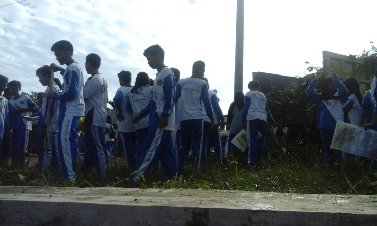My wonderful students helping clean up trash left by the floodwaters and careless people. 