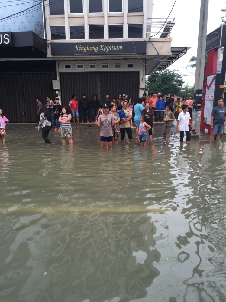 One of our favorite hangout spots, King Kong Kopitiam, looks like it was spared from major flooding. 