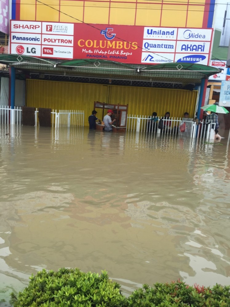 Amazingly, some people carried on, business as usual. 