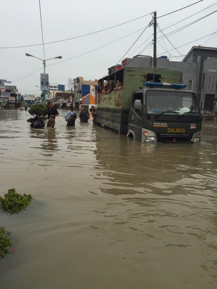 More military types coming into the flood waters to help with relief efforts.