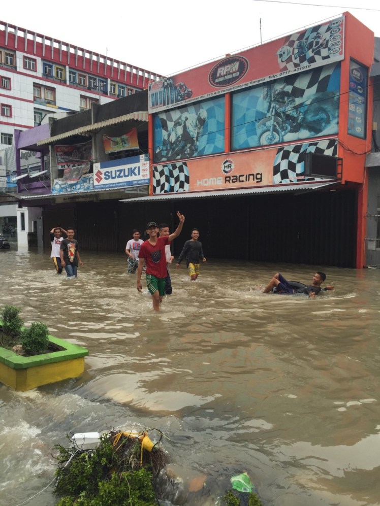 Same here. If I didn't have my tablet in my purse at the time (poor planning and a bad idea, I know) I would have wanted to join these guys to be quite honest.