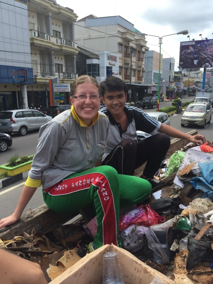 Ah, the glitz and glamour of being a Fulbright ETA. ;-) Love ya, Caitlin. Kinda wish I had ikut-ed on this one.