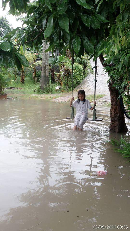 Not much can be done about the flood water. Photo taken from Ibu Evi's Facebook.
